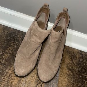 Nine West ankle boots. Size 9.5. Worn a few times.